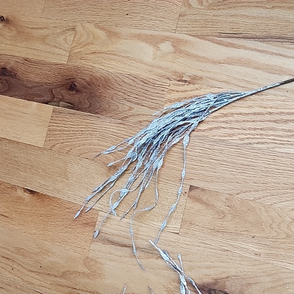 16 tree picks , silver glitter - Picture 3 of 3